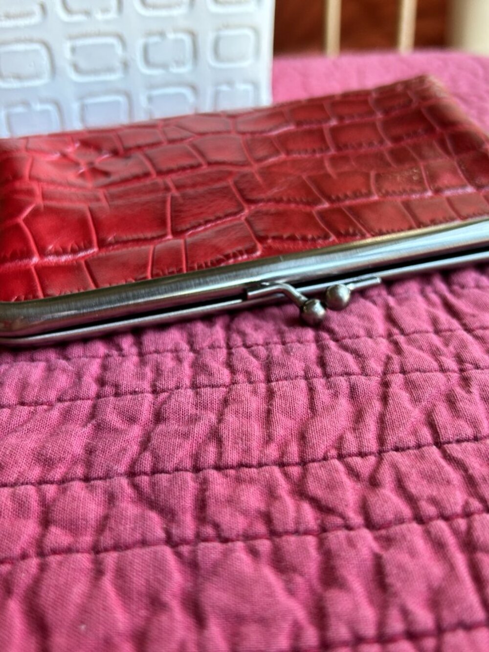 Patricia Nash Red leather kisslock coin purse and keychain - Picture 3 of 4